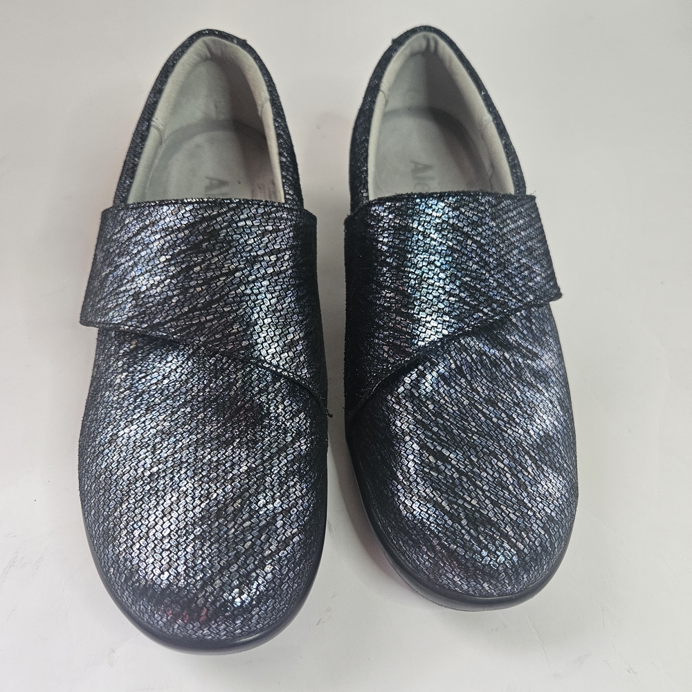Women's Shimmering Black Loafers